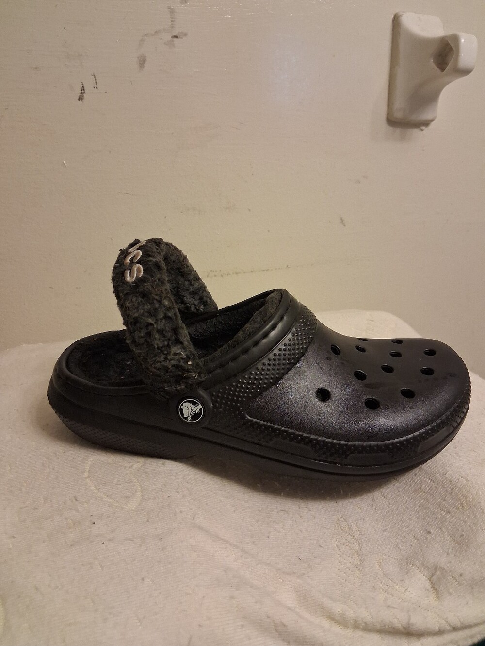 Crocs Womens Classic Lined Clog - Black Size Mens 7, Womens 9 - Picture 7 of 16